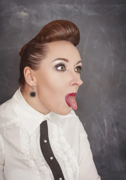 Mujer de negocios mostrando lengua larga — Foto de Stock