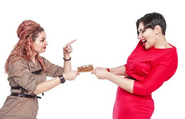 güzel artı boyutu kadın izole kek yemek istiyor 
