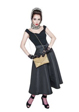 Retro pin-up tarzı izole çantalı genç güzel kadın 