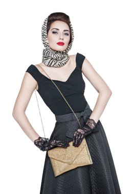 Retro pin-up tarzı izole çantalı genç güzel kadın 