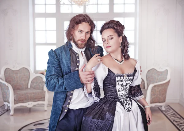 Güzel çift kadın ve adam ortaçağ giysileri 