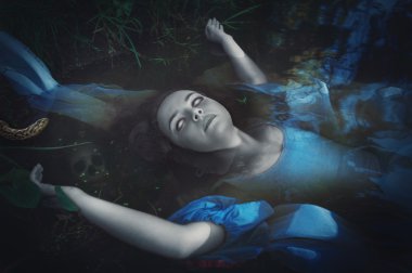 Korkunç drowned ölü hayalet kadın