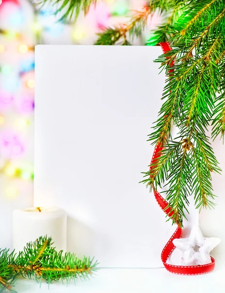 Fir ブランチ、キャンドル付きのクリスマス カード — ストック写真