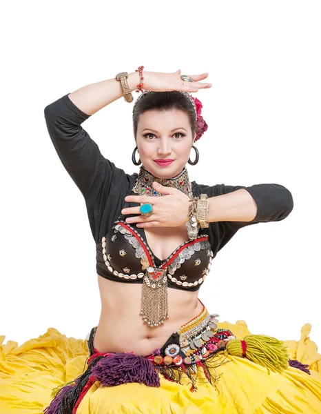 Vackra exotiska magen tribal dansare kvinna — Stockfoto