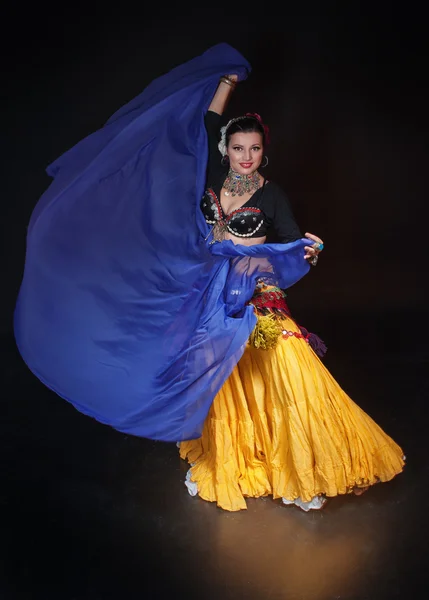 Beautiful exotic belly tribal dancer woman with blue shawl — Stock Photo, Image