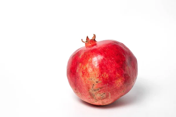 Closeup Fresh Ripe Pomegranate Isolated White Background — Stock Photo, Image