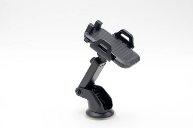 Beyaz arka planda akıllı telefon için araba sahibi