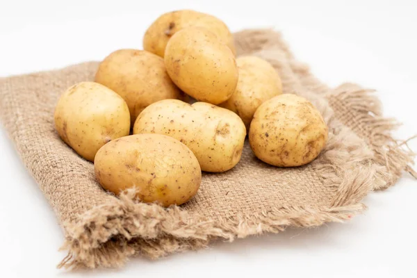 Frische Bio Kartoffeln Auf Sacktuch Rohe Kartoffeln — Stockfoto