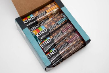 KIND Bars, Fındık ve Baharat Çeşitli Paketleri, Glütensiz. New York, ABD: 06.07.2021