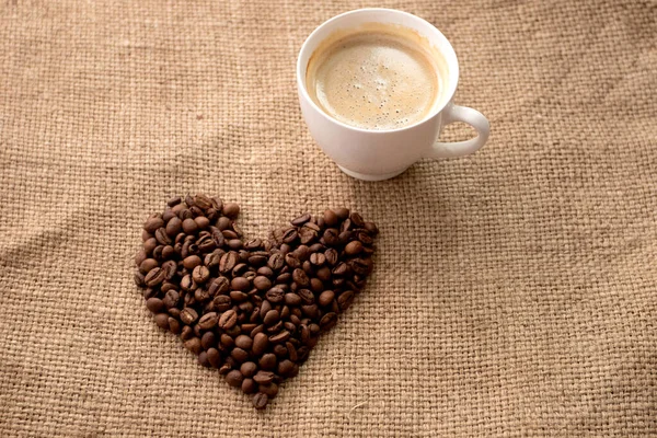 Coeur Fabriqué Partir Grains Café Tasse Café Frais Infusé Sur — Photo