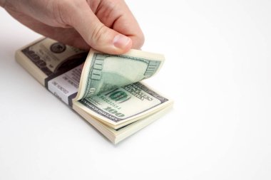 El sayımı, yüz dolarlık banknotlar. ABD Doları destesi