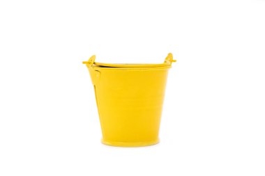 Sarı Kova modeli beyaz arkaplanda izole edildi.