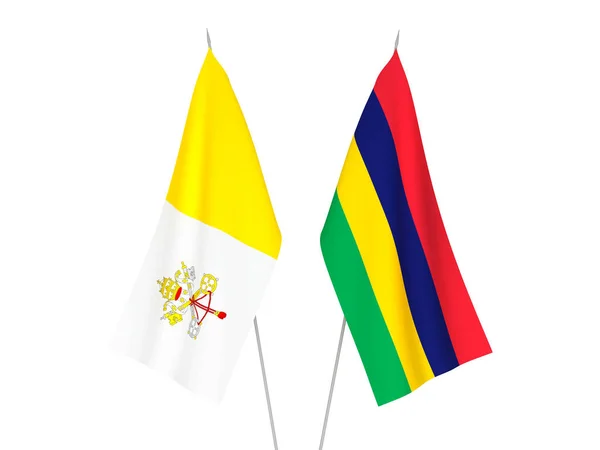 Nationella Tyg Flaggor Republiken Mauritius Och Vatikanen Isolerade Vit Bakgrund — Stockfoto