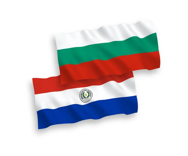 Прапори Парагваю і Болгарії на білому тлі — стоковий вектор