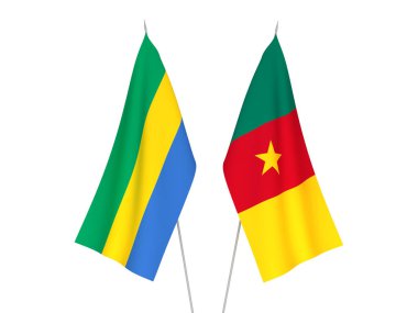 Gabon ve Kamerun 'un ulusal kumaş bayrakları beyaz arka planda izole edildi. 3d resimleme.