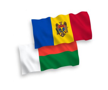 Beyaz arka planda Moldova ve Madagaskar 'ın ulusal taşıyıcı kumaş bayrakları izole edildi. 1 'e 2 oranında.