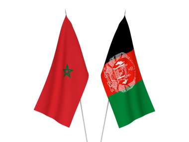 Beyaz arka planda, Fas ve Afganistan İslam Cumhuriyeti 'nin ulusal kumaş bayrakları izole edildi. 3d resimleme.