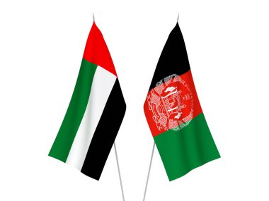 Beyaz arka planda Birleşik Arap Emirlikleri ve Afganistan İslam Cumhuriyeti 'nin ulusal kumaş bayrakları izole edildi. 3d resimleme.