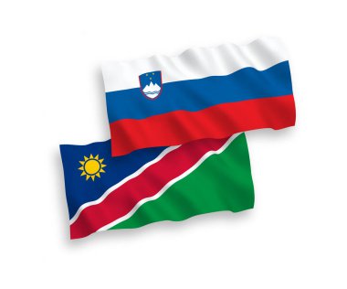 Slovenya ve Namibya Cumhuriyeti 'nin ulusal taşıyıcı kumaş bayrakları beyaz arka planda izole edildi. 1 'e 2 oranında.