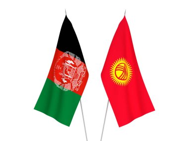 Kırgızistan 'ın ulusal kumaş bayrakları ve Afganistan İslam Cumhuriyeti beyaz arka planda izole edildi. 3d resimleme.