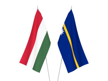 Beyaz arka planda Nauru ve Macaristan 'ın ulusal kumaş bayrakları izole edildi. 3d resimleme.