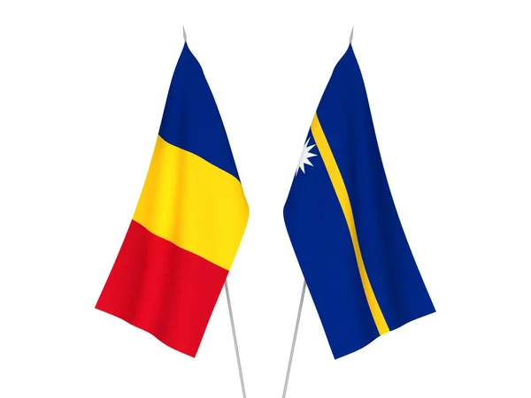 Drapeaux de la Roumanie et de la République de Nauru — Photo