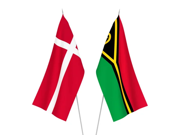 Nationalfahnen Der Republik Vanuatu Und Dänemarks Isoliert Auf Weißem Hintergrund — Stockfoto