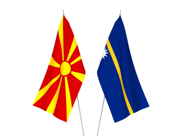 Drapeaux de Macédoine du Nord et de la République de Nauru — Photo