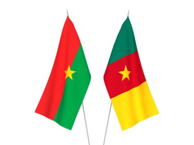Beyaz arka planda Burkina Faso ve Kamerun 'un ulusal kumaş bayrakları izole edildi. 3d resimleme.