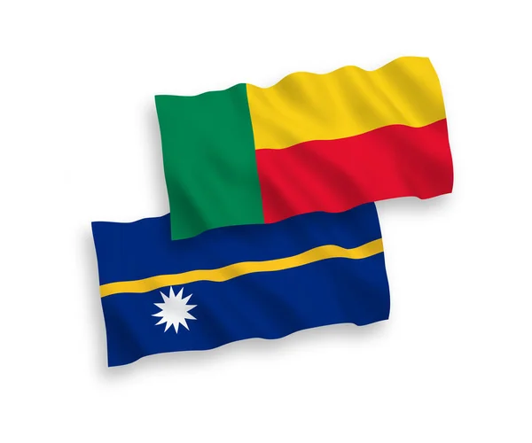 瑙鲁共和国和贝宁共和国的国家病媒织物波条旗在白色背景下分离 1比2的比例 — 图库矢量图片