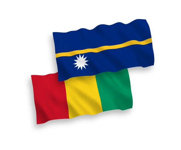 Republiken Naurus och Republiken Guineas flaggor på vit botten — Stock vektor