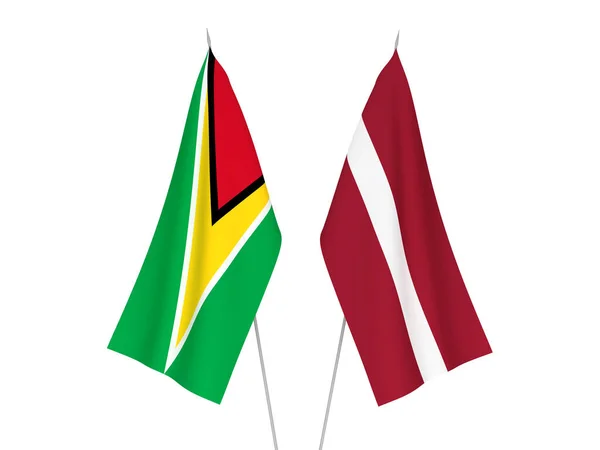 拉脱维亚和圭亚那合作共和国的国旗以白色背景隔离 3D渲染说明 — 图库照片