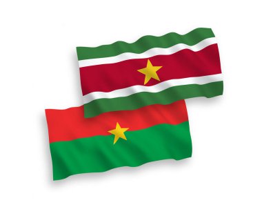 Beyaz arka planda Burkina Faso ve Surinam Cumhuriyeti 'nin ulusal taşıyıcı kumaş bayrakları izole edildi. 1 'e 2 oranında.
