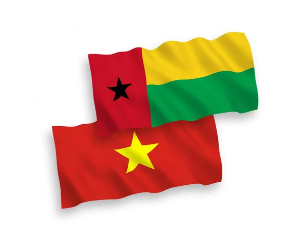Drapeaux de la République de Guinée Bissau et du Vietnam sur fond blanc — Image vectorielle