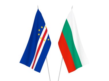 Beyaz arka planda Bulgaristan ve Cabo Cumhuriyeti 'nin ulusal kumaş bayrakları izole edildi. 3d resimleme.