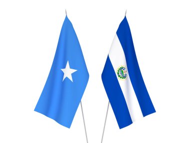 Beyaz arka planda Somali ve El Salvador Cumhuriyeti 'nin ulusal kumaş bayrakları izole edildi. 3d resimleme.
