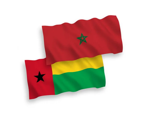 Vlaggen van de Republiek Guinee Bissau en Marokko op een witte achtergrond — Stockvector