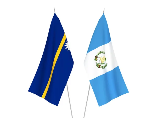 危地马拉共和国和瑙鲁共和国国旗 — 图库照片