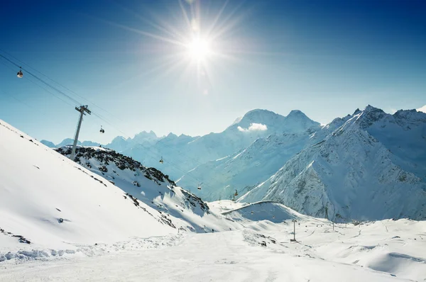 Ośrodek narciarski Elbrus. Kaukaz, Federacja Rosyjska. — Zdjęcie stockowe