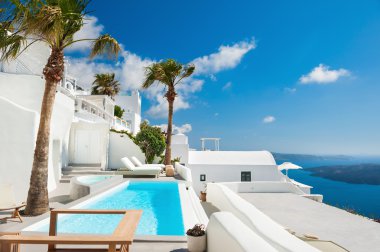 Yunanistan 'ın Santorini adasında beyaz mimari.