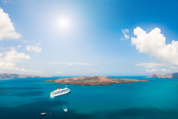 красивый пейзаж с видом на море. 