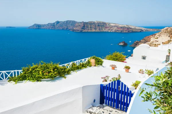 Architettura bianca sull'isola di Santorini, Grecia. — Foto Stock