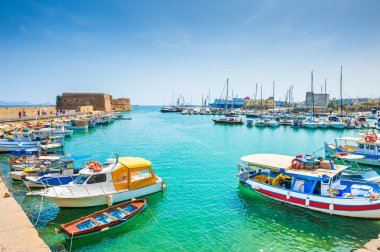 Kandiye, Crete teknelerle eski bağlantı noktası