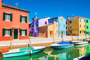 Renkli evler Burano Adası yakınlarında Venedik, İtalya