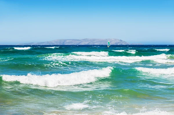 Vacker strand med turkost vatten — Stockfoto