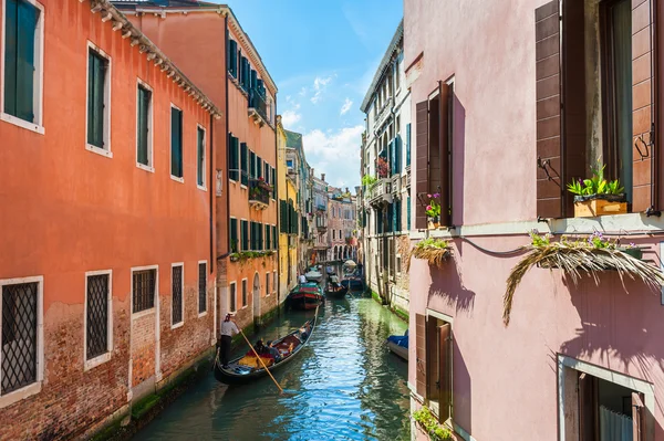 Canal en Venecia, Italia — Foto de Stock