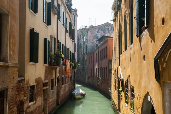 Canal escénico en Venecia, Italia — Foto de Stock