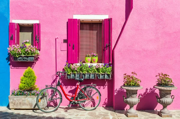 Renkli evler Burano Adası yakınlarında Venedik, İtalya
