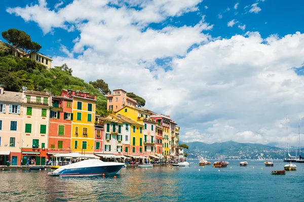 Hermosa costa del mar en Portofino, Italia — Foto de Stock