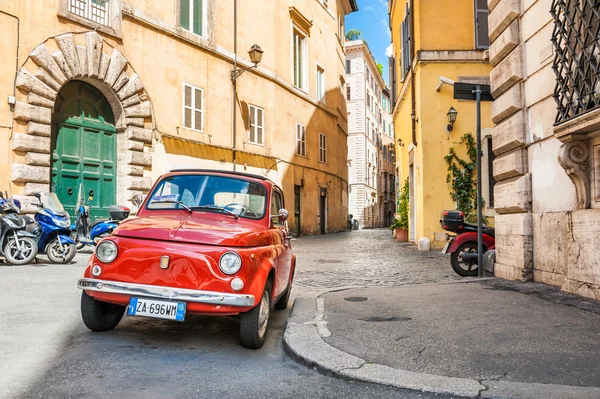 Red vintage Fiat Nuova 500 in Rome — Stock Photo, Image